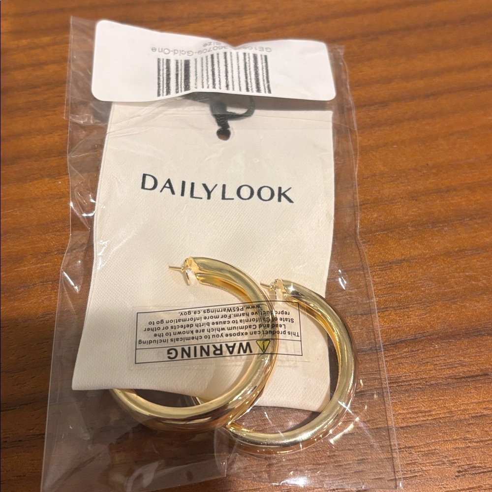 DailyLook Gold Hoop earrings - Picture 4 of 4